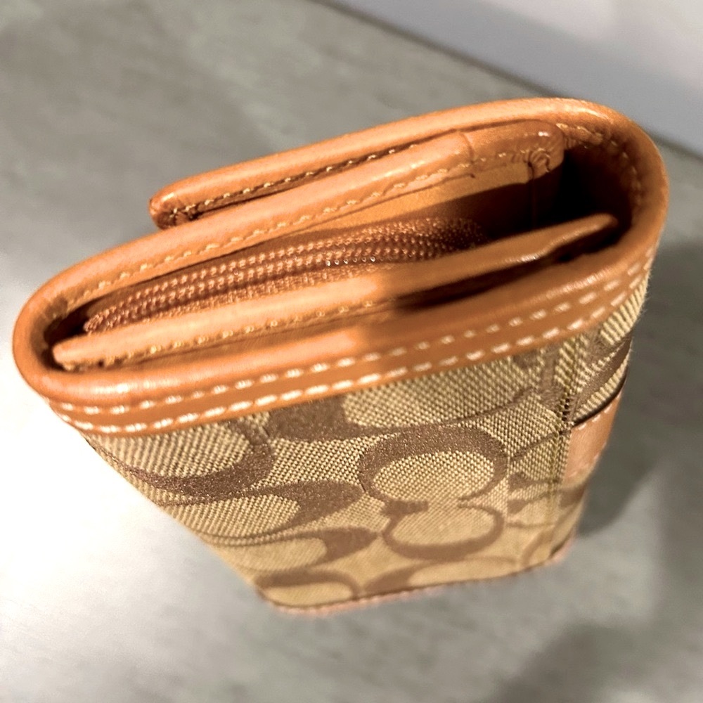 🏷️ - Coach wallet- EUC - Picture 4 of 7